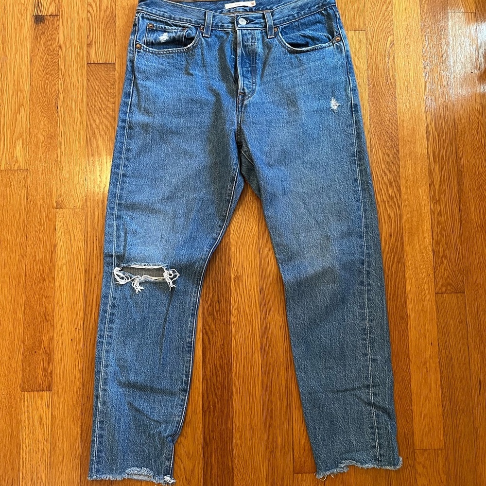Levi’s Premium Wedgie Distressed Jeans Sz 30 Big “E”